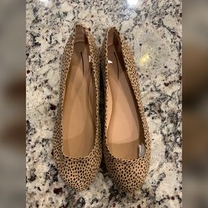 Universal Thread Flats NWOT